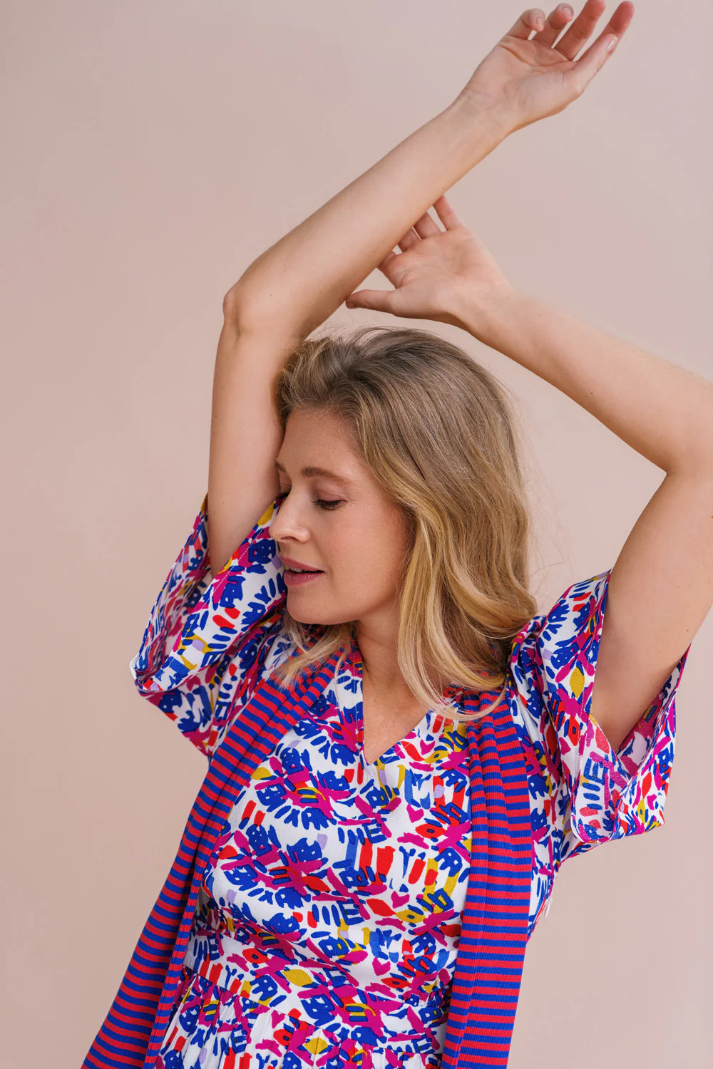 Luchtige zomerjurk met wijde mouwen van viscose - Image 2