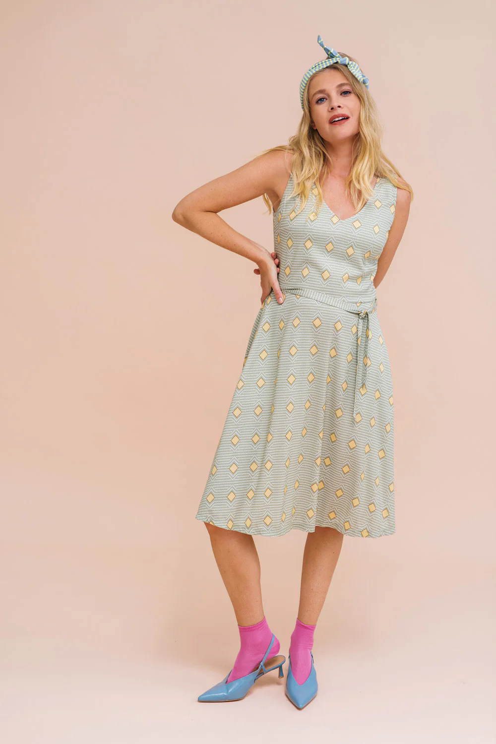 Mouwloze midi jurk met ceintuur